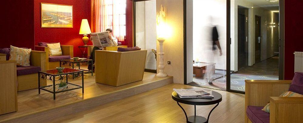 Hotel Les Peyrieres Olemps 외부 사진