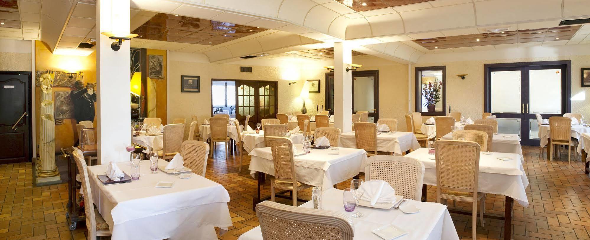 Hotel Les Peyrieres Olemps 외부 사진