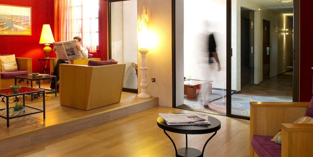 Hotel Les Peyrieres Olemps 외부 사진